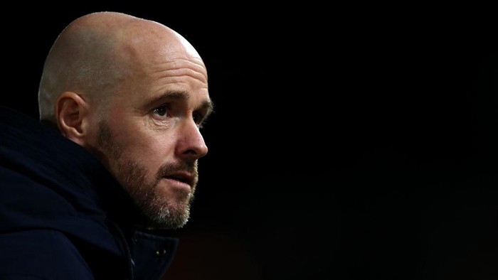 ALKMAAR, NETHERLANDS - JANUARY 20:   Ajax Manager / Head Coach, Erik ten Hag looks on prior to the KNVB Beker or Dutch Cup match between AZ Alkmaar and AFC Ajax at AFAS-Stadium on January 20, 2021 in Alkmaar, Netherlands. (Photo by Dean Mouhtaropoulos/Getty Images)