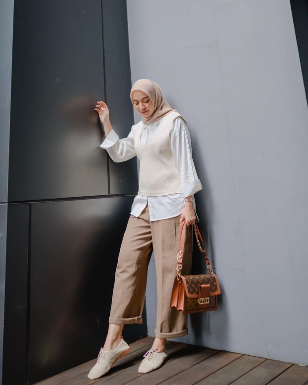 Formal Office Look/Foto: Instagram/@megaiskanti Formal Office Look/Foto: Instagram/@megaiskanti