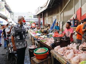 Jelang Lebaran, Ganjar Cek Suplai Minyak-Harga Sembako di Purwokerto