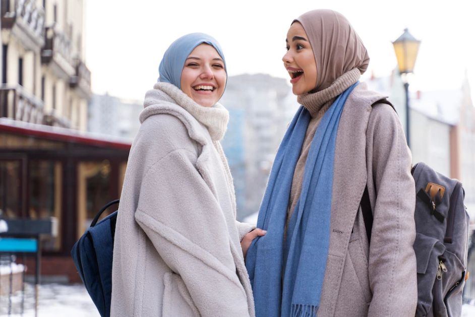 Ilustrasi perempuan berhijab