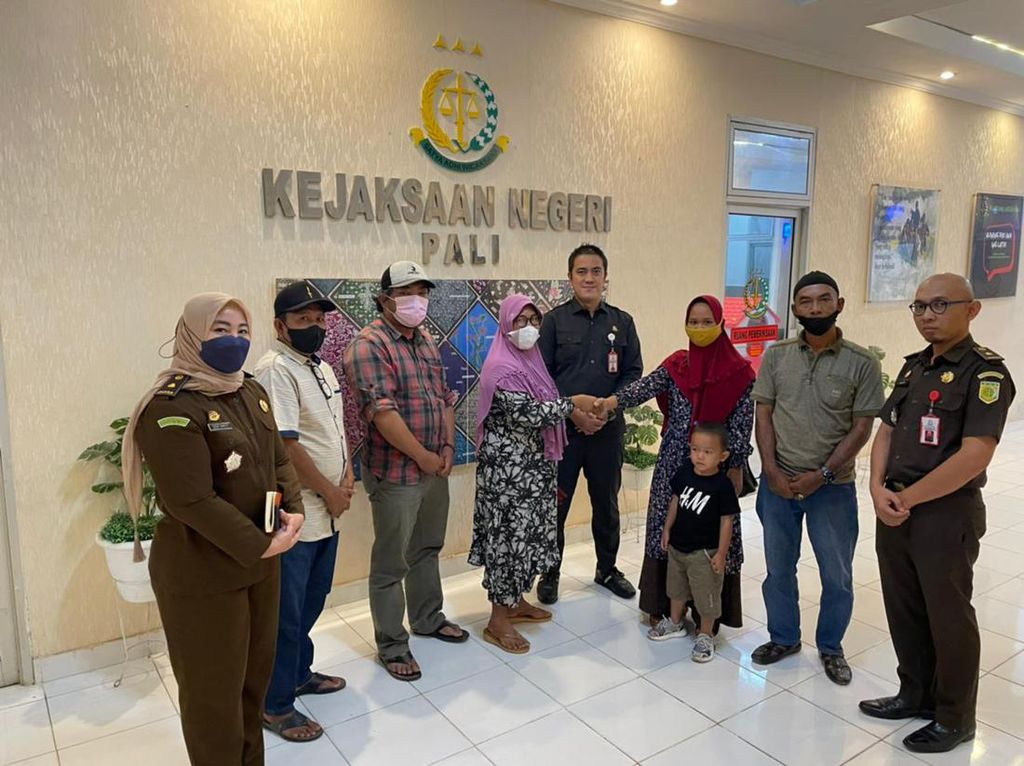 Jaksa Setop Kasus Mantan Murid Cakar Guru di Sumsel Jaksa Setop Kasus Mantan Murid Cakar Guru di Sumsel
