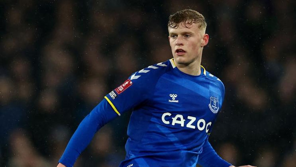 Jarrard Branthwaite tak akan dilepas murah oleh Everton, diminati Manchester United. (Foto: Getty Images/Clive Brunskill)
