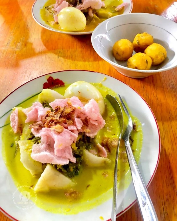 Katupek Gulai Paku Katupek Gulai Paku