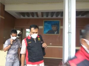 Geledah Kantor Bapenda Banten, Kejati Sita Duit Puluhan Juta-Dokumen