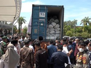 Cerita Mahasiswi di Polman Berjuang Ekspor Sapu Lidi 25 Ton ke India