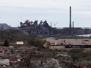 100 Warga Ukraina Dievakuasi dari Pabrik Baja Azovstal di Mariupol