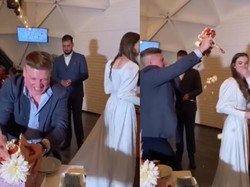 Bikin Kesal! Pasangan Ini Kaget Lihat Tamu Undangan Rusak Kue Pengantin