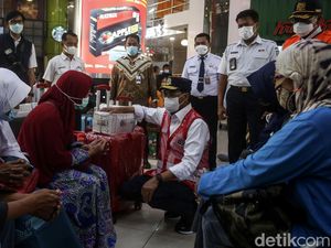 Cek Kesiapan, Menhub Sapa Pemudik di Stasiun Gambir