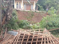 Warga Tiga Kampung di Bandung Barat Dihantui Ancaman Longsor Susulan