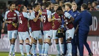 Pesepakbola muslim yang nantinya ingin berbuka akan diizinkan, asal ada permintaan dari kapten tim. Kapten tim akan meminta waktu kepada wasit untuk menghentikan laga sebentar agar pesepakbola muslim bisa makan dan minum di tengah laga.