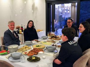 Momen Raja Belgia Hadiri Buka Puasa Bersama di Keluarga Muslim