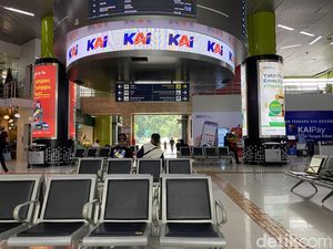 Cerita Pekerja di Luar Jawa Pilih Mudik Lebih Awal via Stasiun Gambir