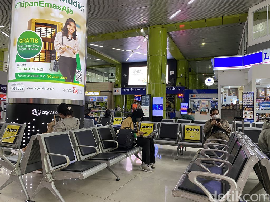 Pemerintah meminta masyarakat untuk melakukan perjalanan mudik lebih awal. Sejumlah warga pun sudah ada yang mudik lebih awal. (Annisa RU/detikcom)