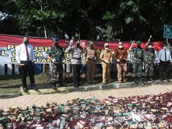 Polisi Musnahkan 4 Ribu Miras-25 Kg Ganja Hasil Razia di Sukabumi