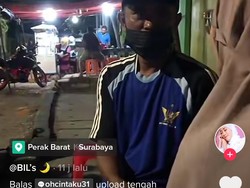 Sedih! Gerobaknya Tertabrak Mobil, Penjual Tahu Tek Ini Hanya Dapat Ganti Rugi Rp 100 Ribu