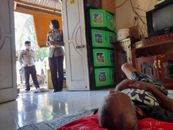 Kakek di Bengkulu Cacat Gegara Terperosok ke Jalan Berlubang