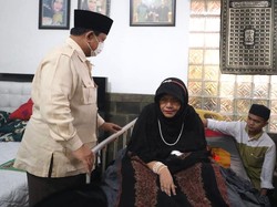 Prabowo Jenguk Neng Sus, Sahabat Lama Pengasuh Ponpes di Probolinggo