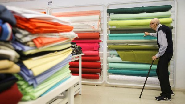 Pria Ini Pecahkan Rekor Dunia Bekerja 84 Tahun di Perusahaan yang Sama