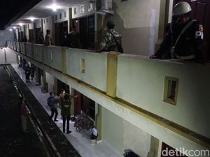 Momen Tak Terduga saat 3 Pasangan Mesum Terciduk di Kota Mojokerto Momen Tak Terduga saat 3 Pasangan Mesum Terciduk di Kota Mojokerto