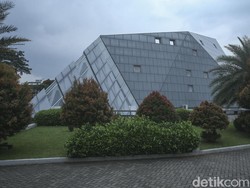 Rest Area KM 88B Punya Spot Foto 3D dan Masjid Ikonik Karya Ridwan Kamil