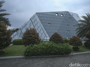 Ikoniknya Masjid di Rest Area KM 88 Karya Ridwan Kamil Ikoniknya Masjid di Rest Area KM 88 Karya Ridwan Kamil