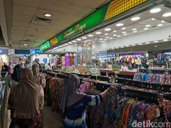 Demi Beli Baju Tren di TikTok, Warga Tangerang Rela Belanja ke Tanah Abang