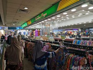 Demi Beli Baju Tren di TikTok, Warga Tangerang Rela Belanja ke Tanah Abang Demi Beli Baju Tren di TikTok, Warga Tangerang Rela Belanja ke Tanah Abang