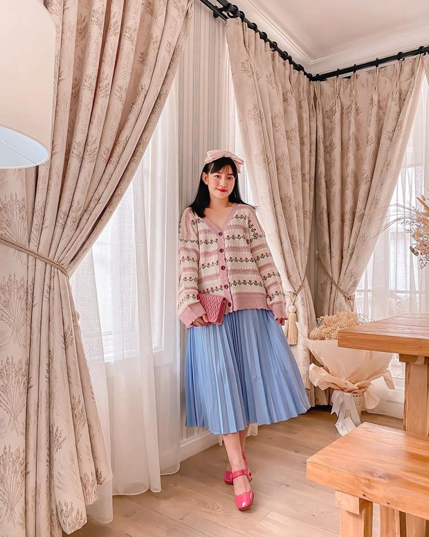 Vanessa Andrea menggunakan cardigan/Foto: instagram.com/cherrydreamy Vanessa Andrea menggunakan cardigan/Foto: instagram.com/cherrydreamy