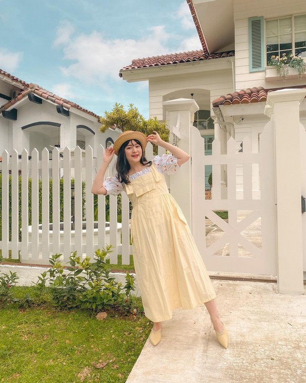 Vanessa Andrea menggunakan outer dress/Foto: instagram.com/cherrydreamy Vanessa Andrea menggunakan outer dress/Foto: instagram.com/cherrydreamy