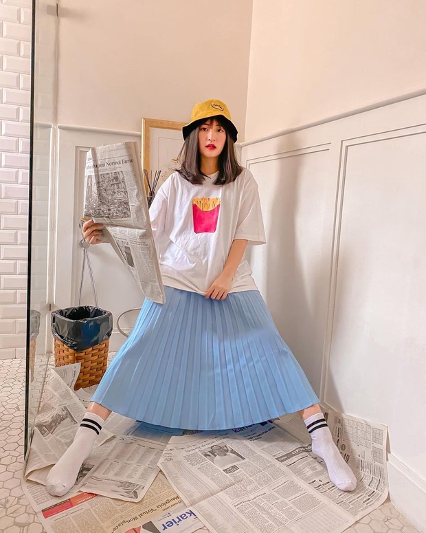 Vanessa Andrea menggunakan oversized shirt/Foto: instagram.com/cherrydreamy Vanessa Andrea menggunakan oversized shirt/Foto: instagram.com/cherrydreamy