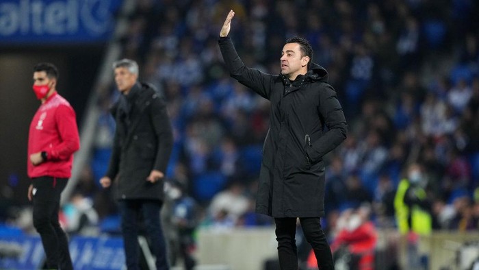 SAN SEBASTIAN, SPAIN - APRIL 21: Xavi Hernandez, Head Coach of FC Barcelona gestures during the LaLiga Santander match between Real Sociedad and FC Barcelona at Reale Arena on April 21, 2022 in San Sebastian, Spain. (Photo by Juan Manuel Serrano Arce/Getty Images)