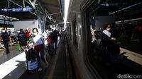 Terkini! Begini Suasana Arus Mudik di Stasiun Pasar Senen