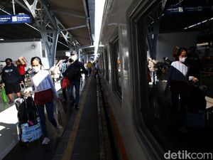 Terkini! Begini Suasana Arus Mudik di Stasiun Pasar Senen