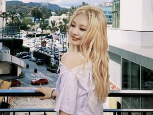 7 Potret aespa Senang-senang di Hollywood Jelang Panggung Coachella