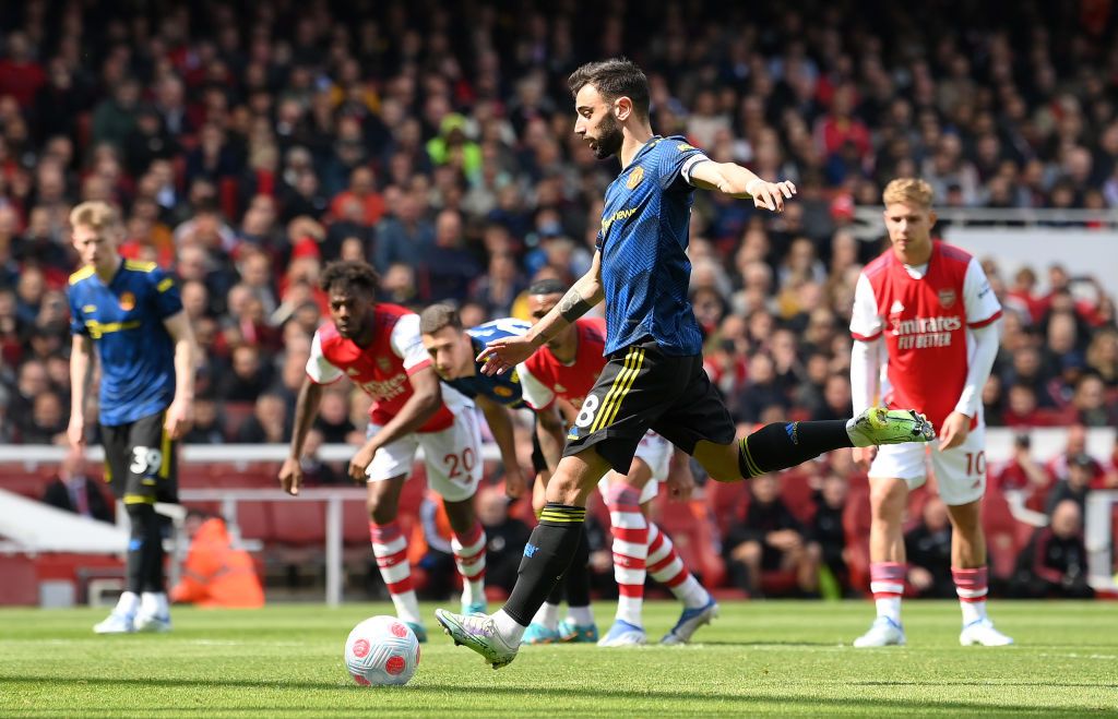 LONDON, ENGLAND - APRIL 23: Bruno Fernandes of Manchester United takes a penalty kick during the Premier League match between Arsenal and Manchester United at Emirates Stadium on April 23, 2022 in London, England. (Photo by Mike Hewitt/Getty Images)