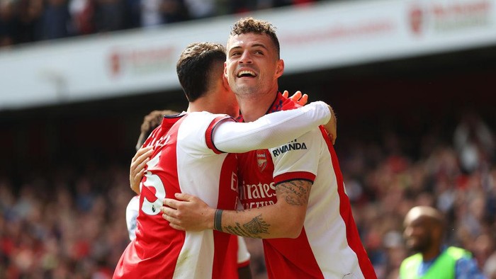 LONDON, ENGLAND - APRIL 23: Granit Xhaka celebrates after scoring their sides third goal with Gabriel Martinelli of Arsenal during the Premier League match between Arsenal and Manchester United at Emirates Stadium on April 23, 2022 in London, England. (Photo by Catherine Ivill/Getty Images)