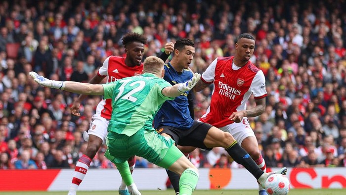 LONDON, ENGLAND - APRIL 23: Nuno Tavares of Arsenal celebrates after scoring their sides first goal during the Premier League match between Arsenal and Manchester United at Emirates Stadium on April 23, 2022 in London, England. (Photo by Mike Hewitt/Getty Images)