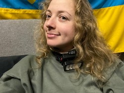 Aksi Heroik Warga Mariupol Dikepung Rusia, Dokter Jahit Bibir Sobek di Tangga