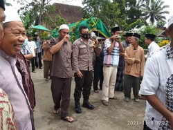 Kisah Mas Bhabin di Blitar, Siaga 24 Jam-Pinjamkan Pikap Gratis untuk Warga