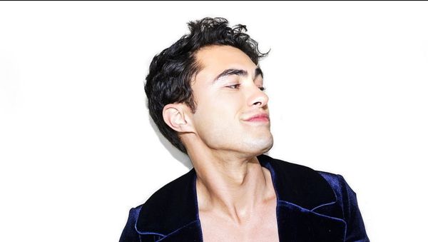 9 Potret Model Pria Pertama Victorias Secret untuk Koleksi Gender Free