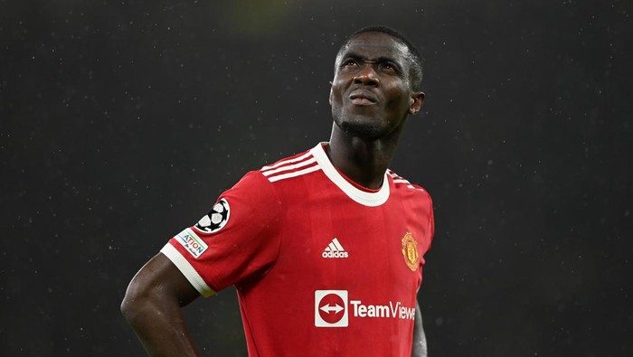 eric bailly manchester united liga champions MANCHESTER, ENGLAND - DECEMBER 08: Eric Bailly of Manchester United during the UEFA Champions League group F match between Manchester United and BSC Young Boys at Old Trafford on December 08, 2021 in Manchester, England. (Photo by Gareth Copley/Getty Images)