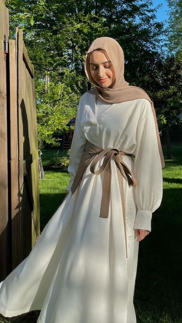 lebaran selalu identik dengan dress putih