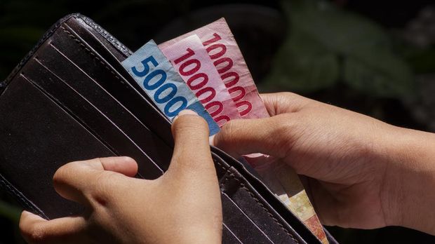 Ilustrasi dompet berisi uang rupiah