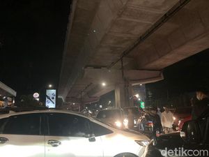 Jalan AP Pettarani Makassar Macet Parah, Tak Ada Petugas-Pak Ogah Berkuasa Jalan AP Pettarani Makassar Macet Parah, Tak Ada Petugas-Pak Ogah Berkuasa