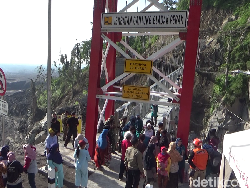 Jembatan Gantung Gladak Perak Sudah Bisa Dilalui Kendaraan Tertentu