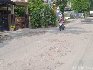 Lapor Ketua! Banyak Lubang di Jalan Amal Luhur Medan Helvetia