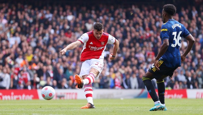 LONDON, ENGLAND - APRIL 23: Granit Xhaka of Arsenal scores their sides third goal during the Premier League match between Arsenal and Manchester United at Emirates Stadium on April 23, 2022 in London, England. (Photo by Catherine Ivill/Getty Images)