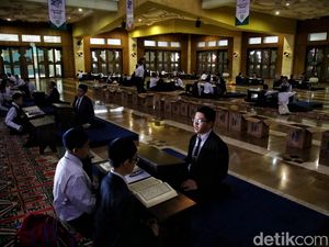 Contoh Susunan Acara Nuzulul Quran Lengkap dengan Teks MC Contoh Susunan Acara Nuzulul Quran Lengkap dengan Teks MC