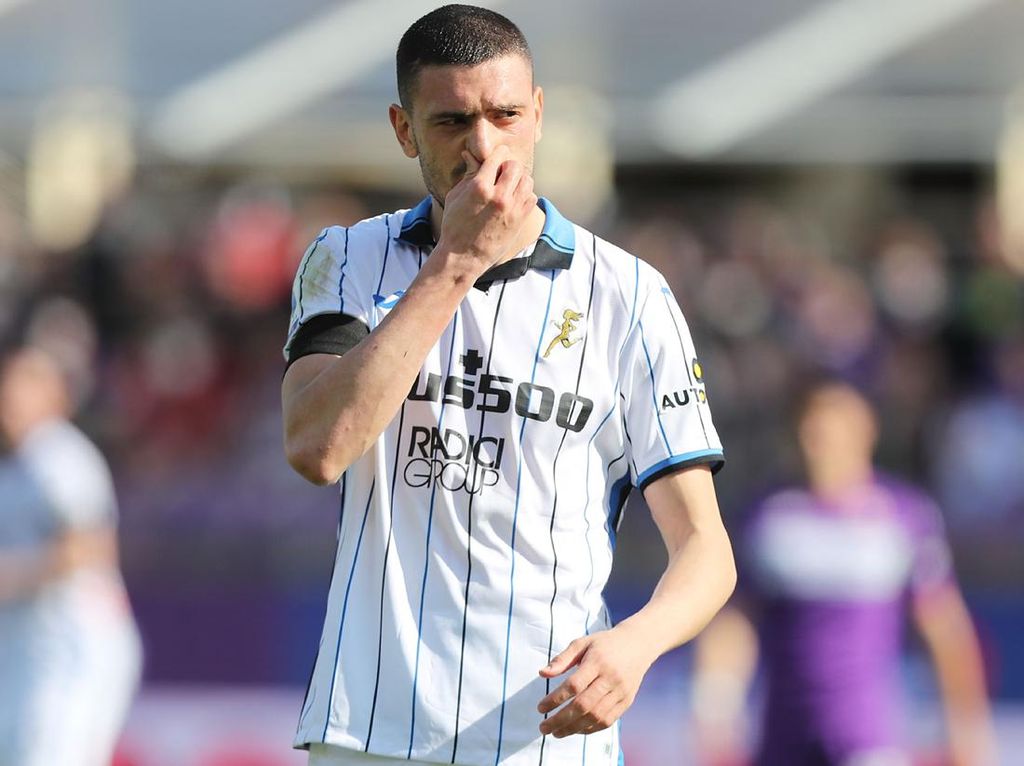 Demiral Lelang Jersey Ronaldo untuk Bantu Korban Gempa Turki Demiral Lelang Jersey Ronaldo untuk Bantu Korban Gempa Turki