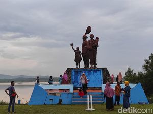 Perantau Wonogiri, Kapan Terakhir Kamu Foto di Bawah Patung Ini? Perantau Wonogiri, Kapan Terakhir Kamu Foto di Bawah Patung Ini?
